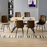 Chaise de salle à manger marron en velours hollandais avec pieds en métal.