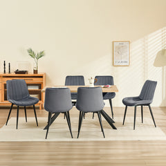 Chaise de salle à manger gris foncé avec revêtement en velours et pieds en métal.