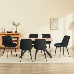 Chaise de salle à manger noir avec revêtement en velours et pieds en métal.
