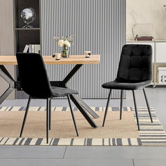 Chaise de salle à manger noir en velours hollandais avec pieds en métal.