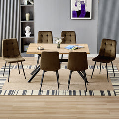 Chaise de salle à manger marron en velours hollandais avec pieds en métal.